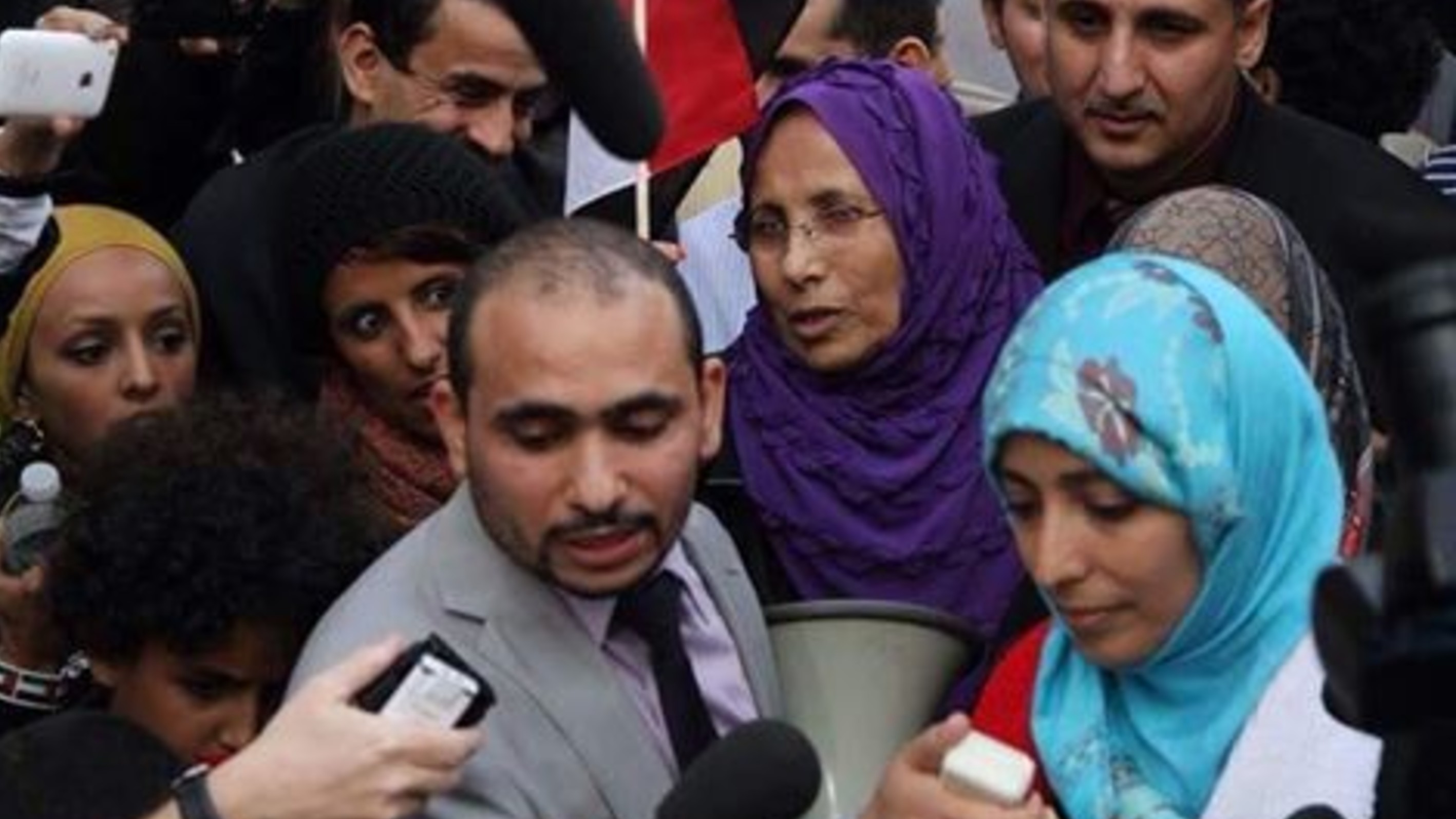 Tawakkol Karman addressing activist Qatabi: I am proud of you